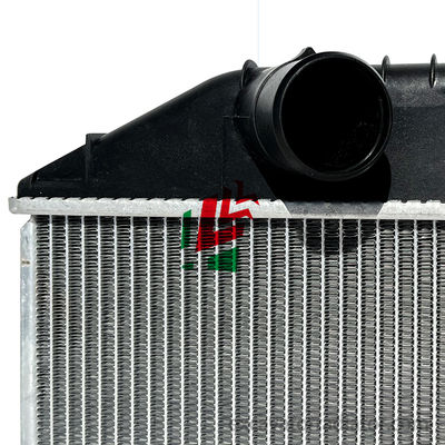 อุปกรณ์เสริมรถบรรทุก เครื่องเย็นสําหรับ Hino R415 ระบบเย็นอลูมิเนียม ถังน้ํารถบรรทุก